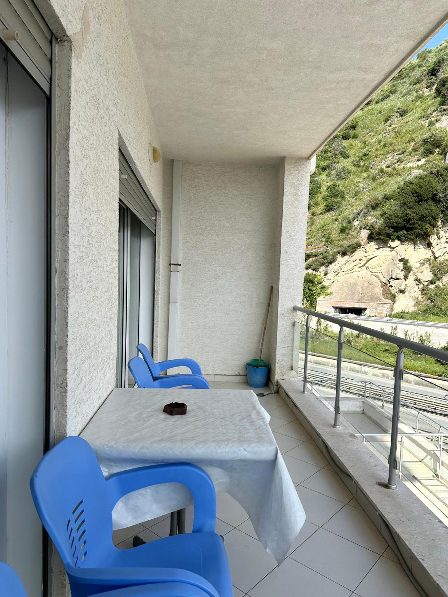 Apartment Ermest ,Kavaje Rock Дуррес Экстерьер фото
