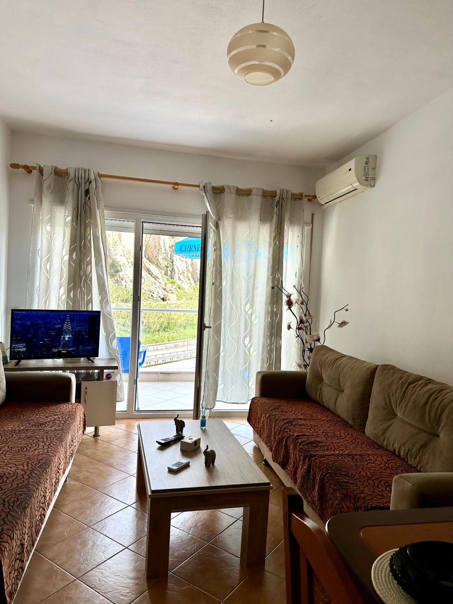 Apartment Ermest ,Kavaje Rock Дуррес Экстерьер фото