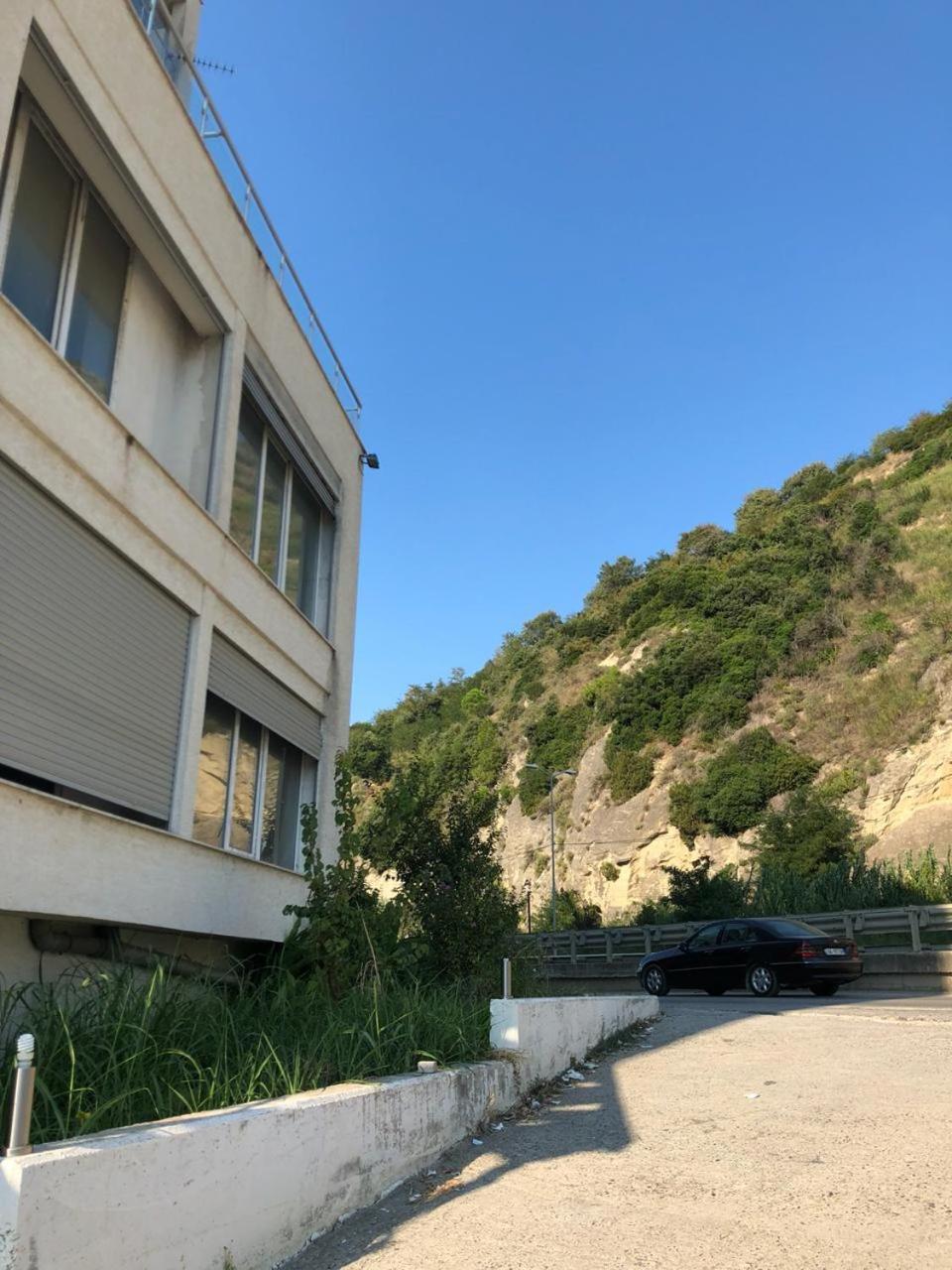 Apartment Ermest ,Kavaje Rock Дуррес Экстерьер фото